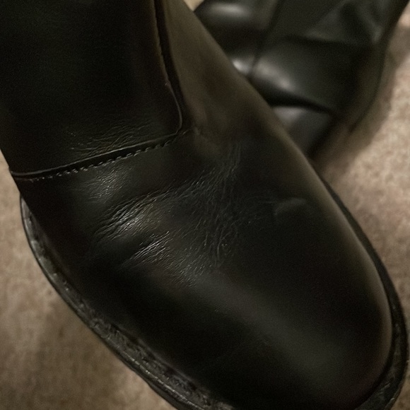 Saks Fifth Avenue Lug Sole Black Leather Ankle Boot Sz 10 - Picture 12 of 14